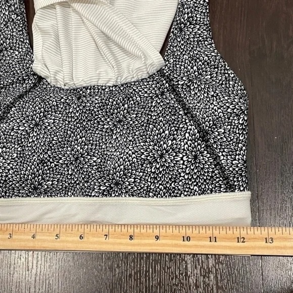 Lululemon Run Times Tank Top - Size 6 - Picture 6 of 15